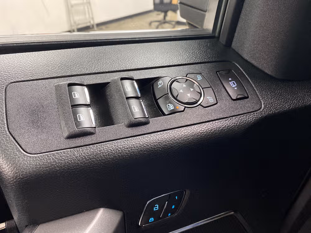 2019 Ford F-450 Super Duty Platinum Crew Cab Image 24