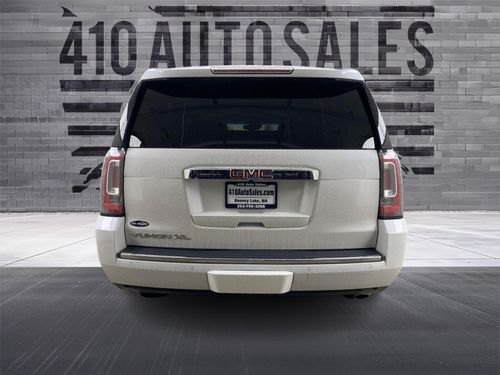 2019 GMC Yukon XL 4WD Denali Lower Image 2