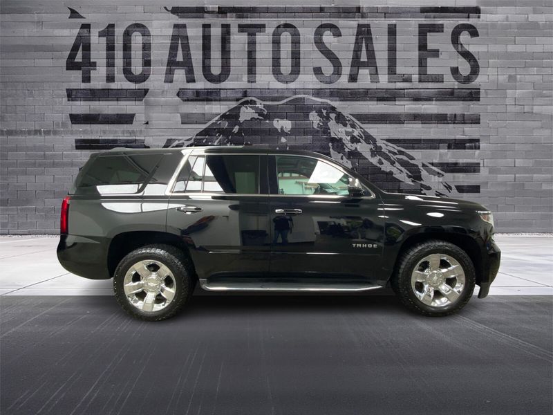 2018 Chevrolet Tahoe Premier 4WD Upper Image 2