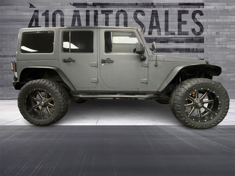 2014 Jeep Wrangler Unlimited Freedom photo 2