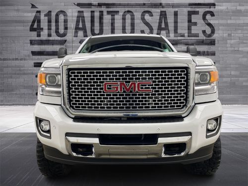 2015 GMC Sierra 2500HD Denali Crew Cab Lower Image 3