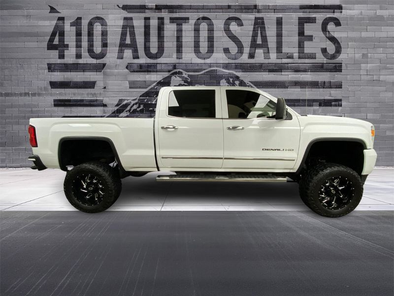 2015 GMC Sierra 2500HD Denali Crew Cab Upper Image 2