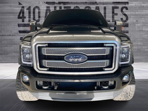 2014 Ford F-350 Super Duty Platinum Crew Cab Lower Image 3