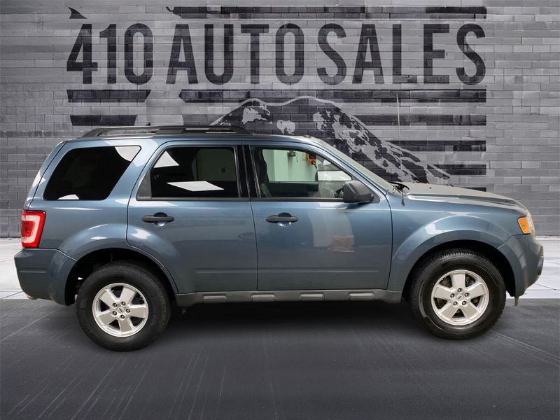 2010 Ford Escape XLT Upper Image 2