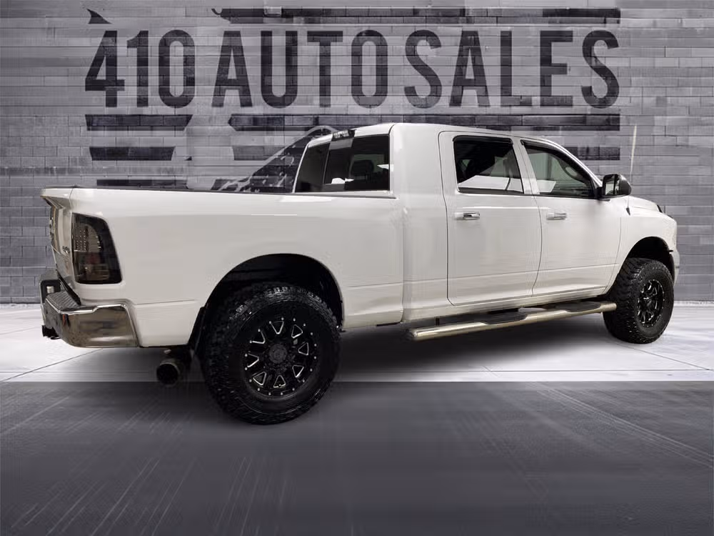 2016 Ram 3500 Mega Cab SLT 4X4 *LEVELED* Lower Image 1