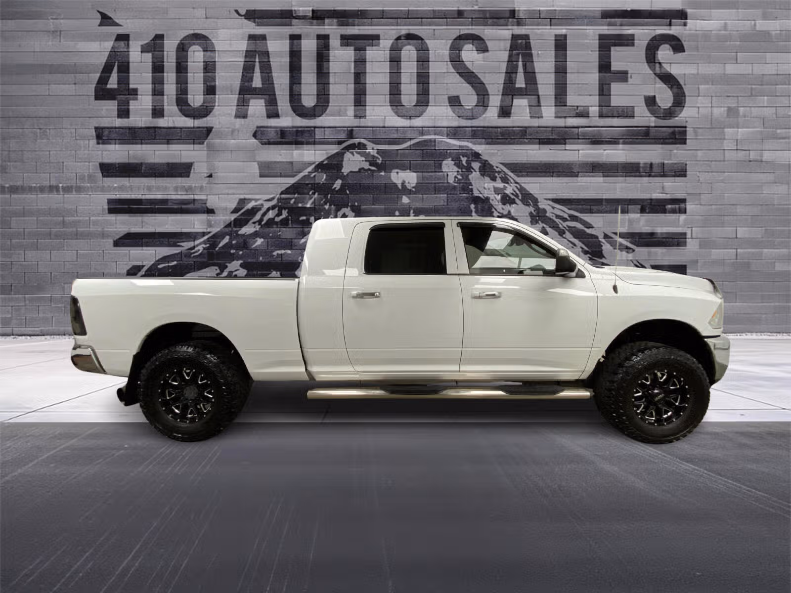 2016 Ram 3500 Mega Cab SLT 4X4 *LEVELED* Upper Image 2