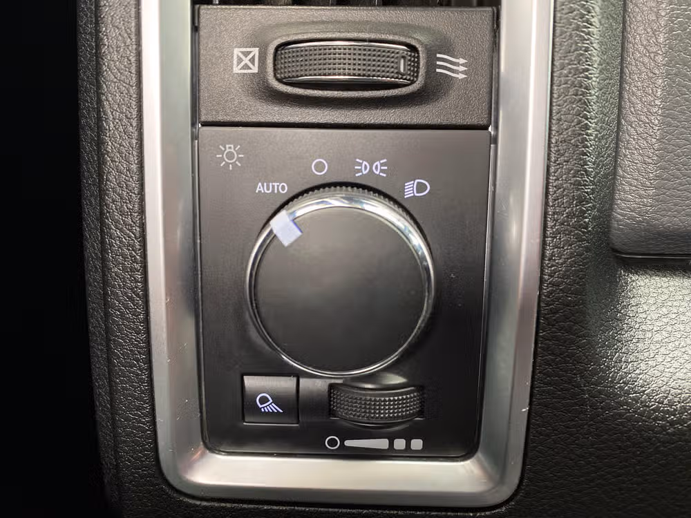 2016 Ram 3500 Mega Cab SLT 4X4 *LEVELED* Image 19