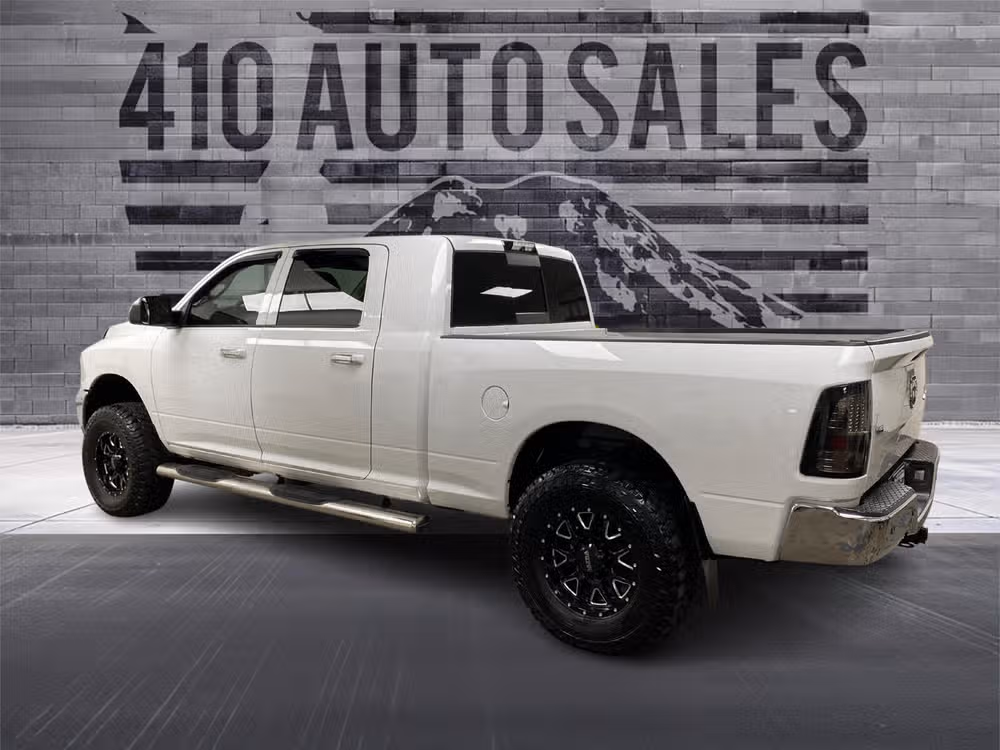 2016 Ram 3500 Mega Cab SLT 4X4 *LEVELED* Image 8