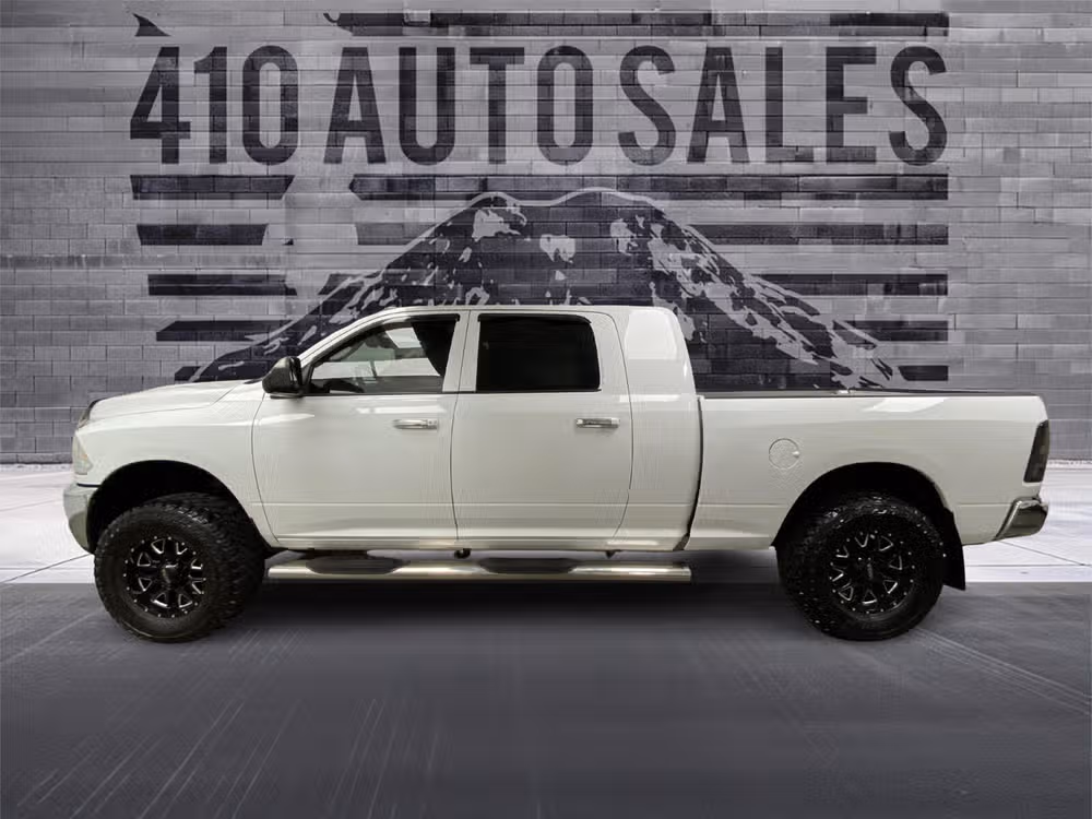 2016 Ram 3500 Mega Cab SLT 4X4 *LEVELED* Image 7