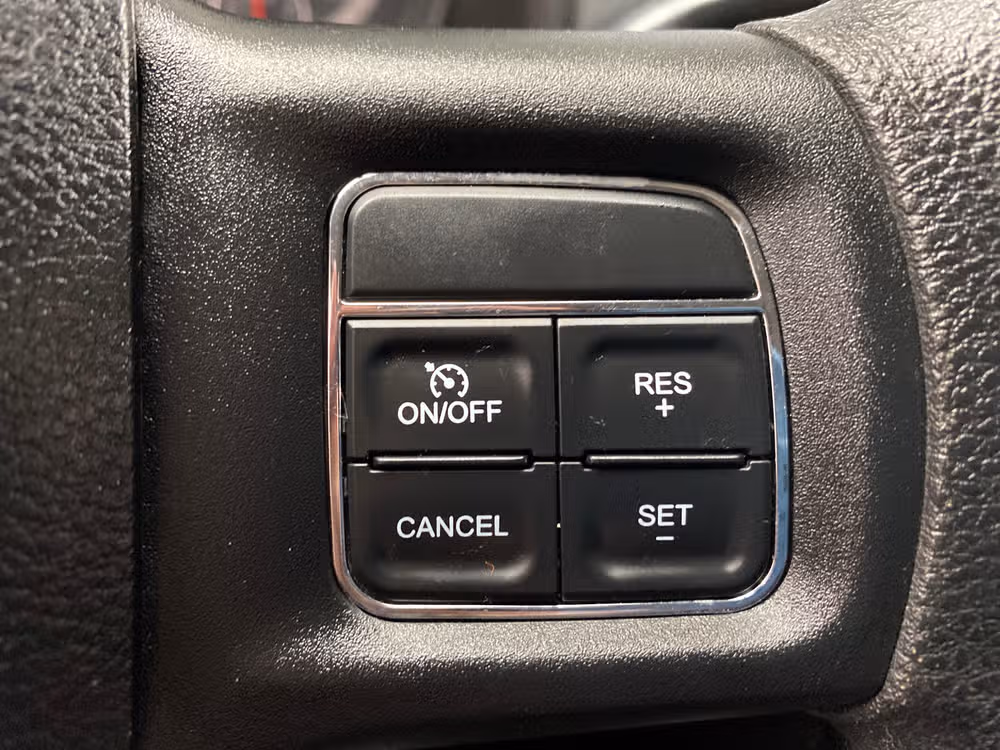 2016 Ram 3500 Mega Cab SLT 4X4 *LEVELED* Image 18