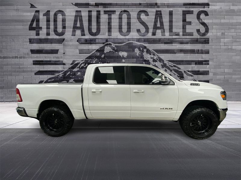 2022 Ram 1500 Crew Cab Big Horn 4x4 *NEW LEVEL KIT* Upper Image 2