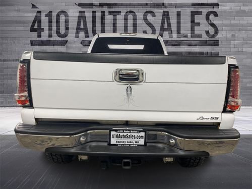 2005 GMC Sierra 2500HD SLT Lower Image 2