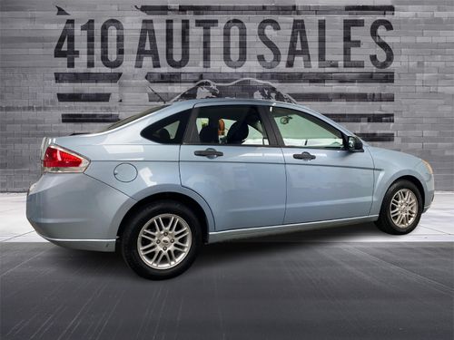2009 Ford Focus SE Lower Image 1