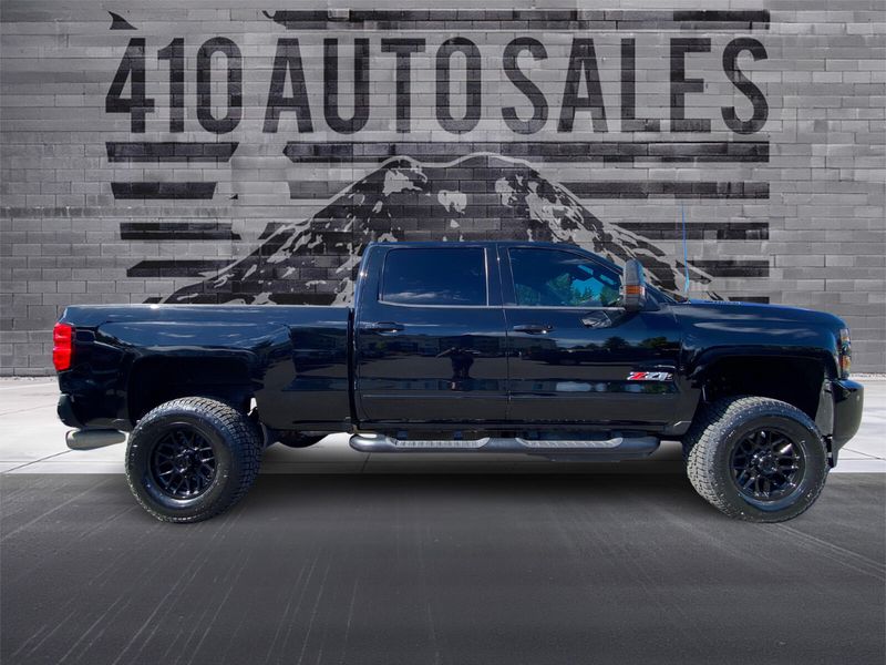 2019 CHEVY 2500HD LTZ Upper Image 2