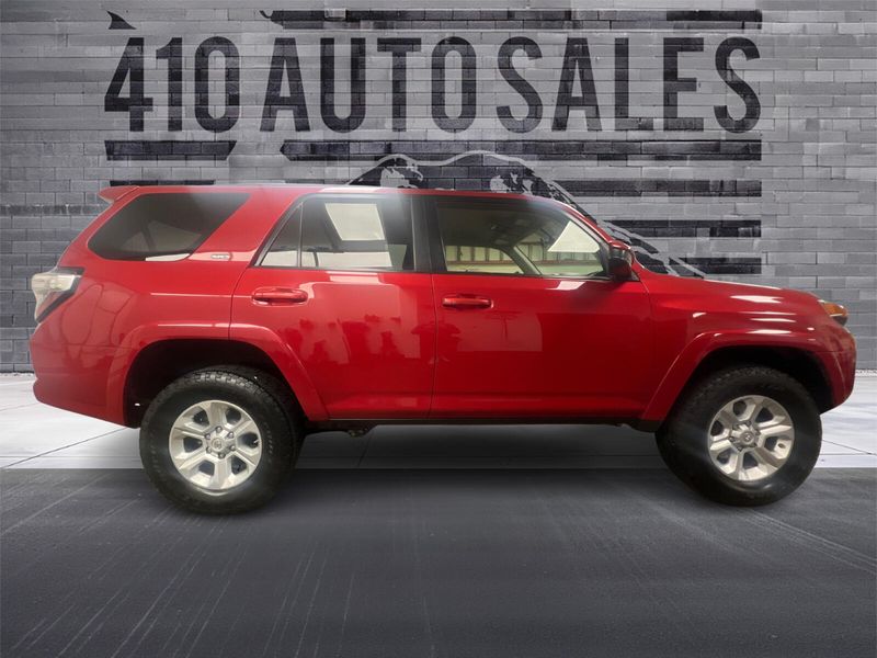 2017 TOYOTA 4RUNNER SR5 *THIRD ROW* Upper Image 2