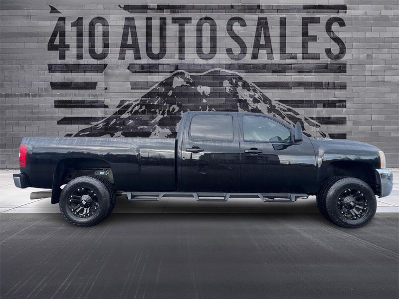 2008 Chevrolet Silverado LT photo 2