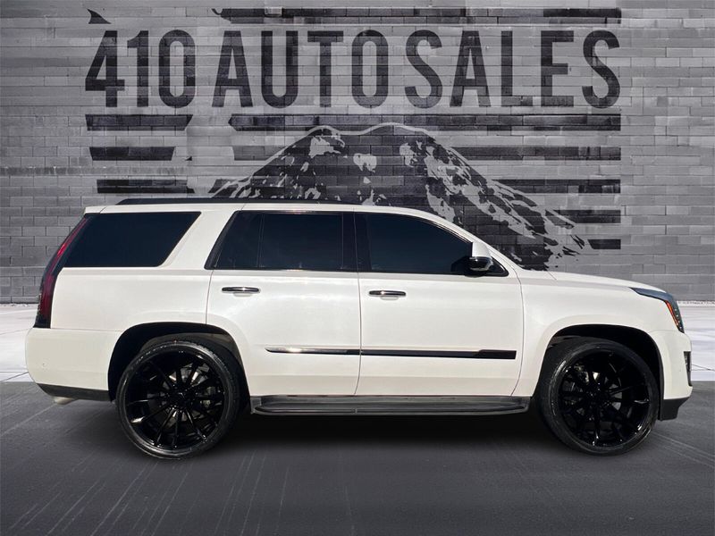 2019 Cadillac Escalade Premium Luxury photo 2