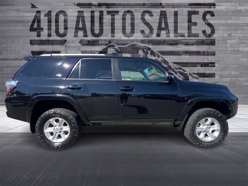 2019 TOYOTA 4RUNNER SR5 PREMIUM *THIRD ROW* Upper Image 2