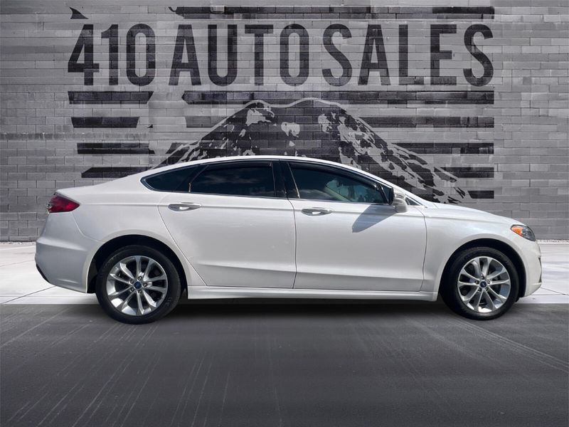 2019 Ford Fusion Titanium Plug-In Hybrid photo 2