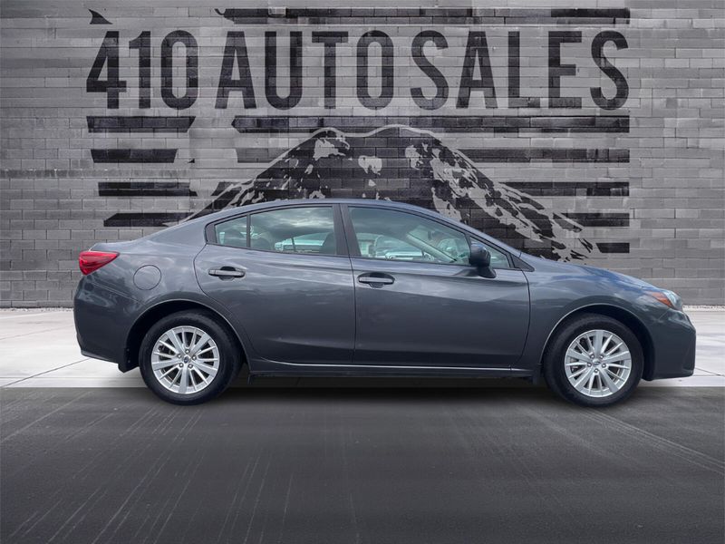 2018 Subaru Impreza Premium photo 2