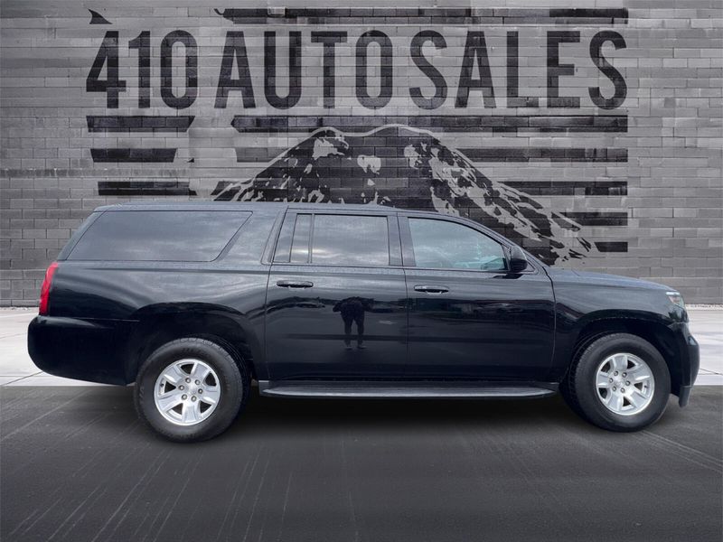 2019 CHEVY SUBURBAN LT Upper Image 2