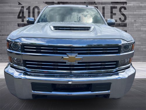 2018 CHEVY 2500HD LT Lower Image 3