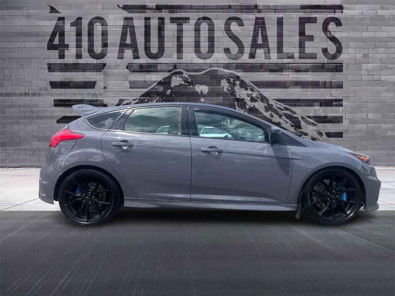 2017 Ford Focus RS photo 2