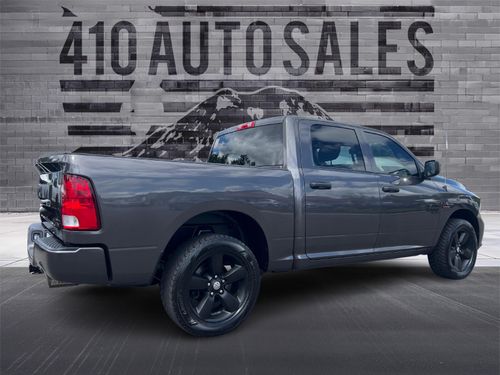 2019 RAM 1500 CLASSIC *NIGHT EDITION* Lower Image 1