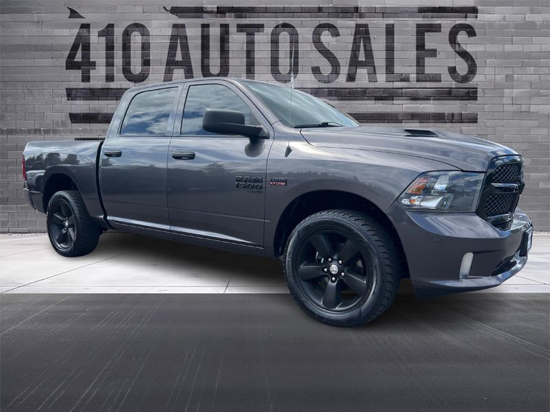 2019 RAM 1500 CLASSIC *NIGHT EDITION* Upper Image 1