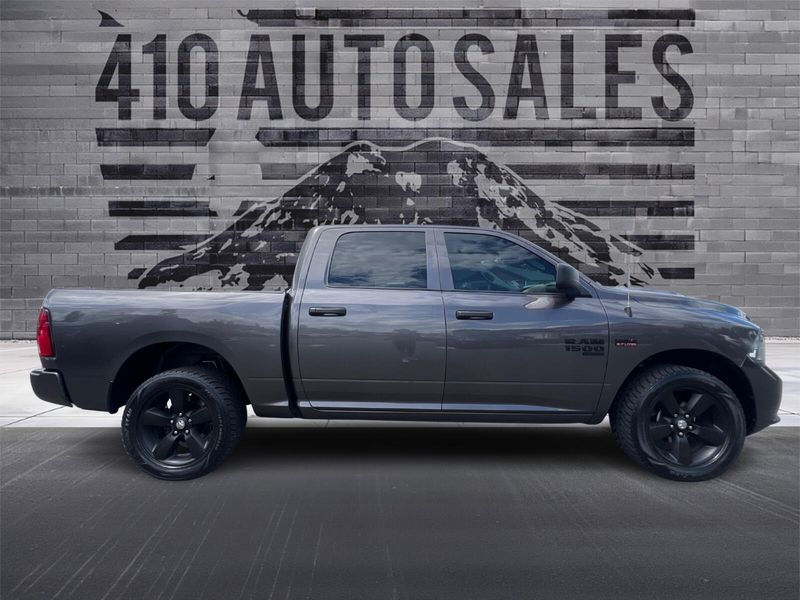 2019 Ram 1500 Classic Night Edition photo 2