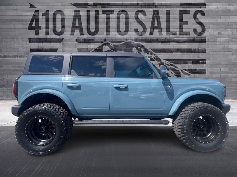 2022 Ford Bronco Outer Banks photo 2