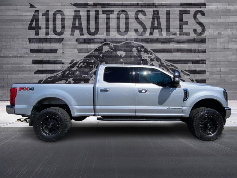 2017 Ford F-350 XLT photo 2