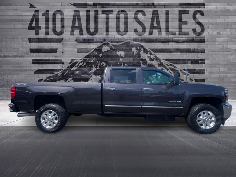 2015 Chevrolet Silverado 3500HD LTZ photo 2