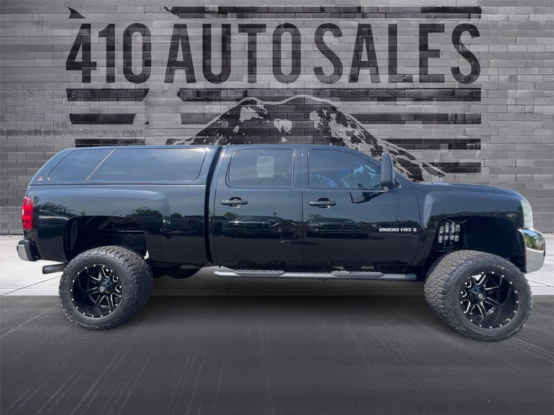 2008 Chevrolet Silverado 2500HD photo 2