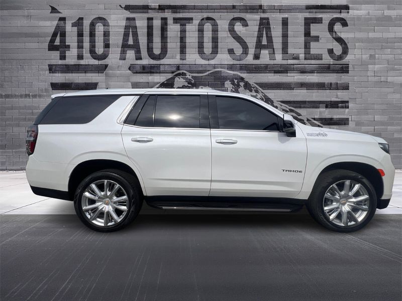2021 Chevrolet Tahoe High Country photo 2