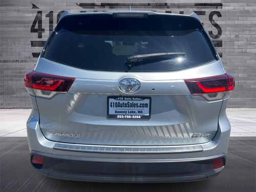 2019 TOYOTA HIGHLANDER SE Lower Image 2