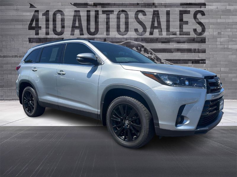 2019 TOYOTA HIGHLANDER SE Upper Image 1