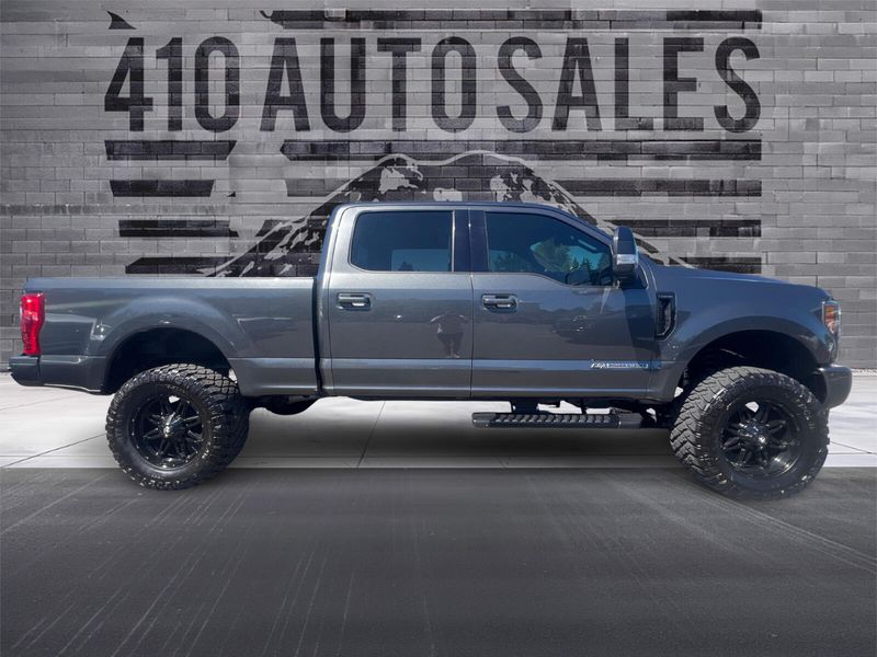 2019 Ford F-250 Lariat photo 2