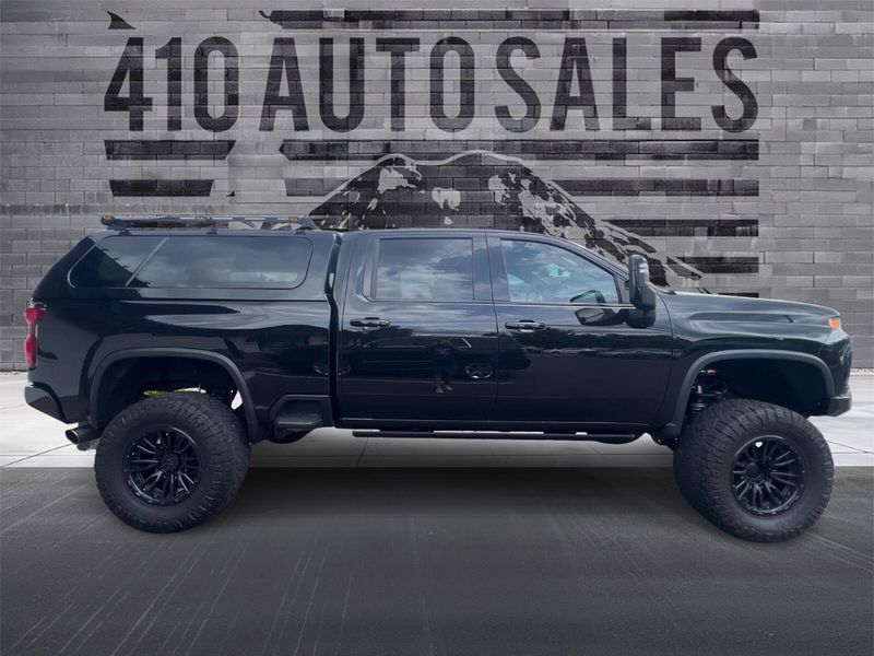 2020 Chevrolet Silverado LTZ photo 2