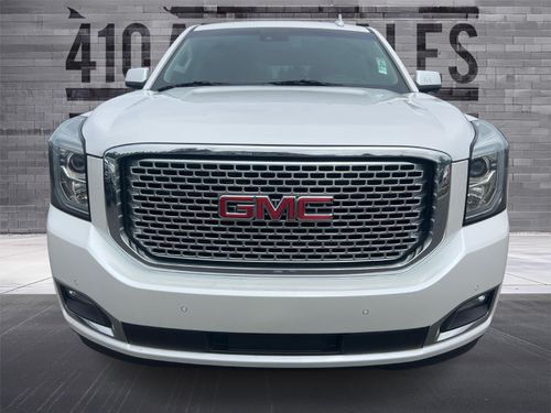 2017 GMC YUKON DENALI Lower Image 3
