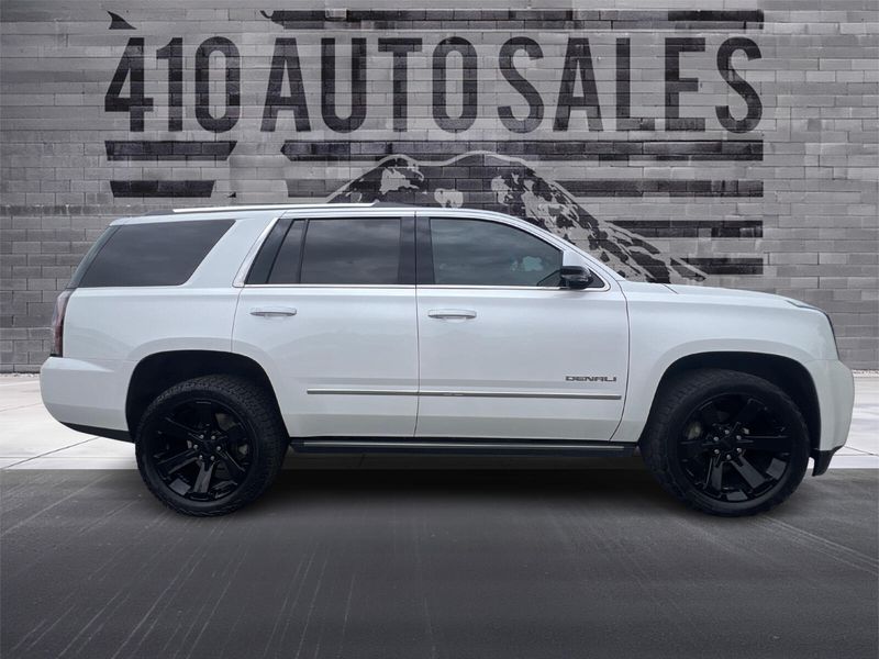 2017 Gmc Yukon Denali photo 2