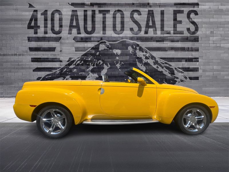 2003 Chevrolet SSR photo 2