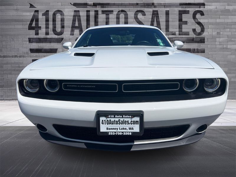 2015 Dodge Challenger SXT photo 2