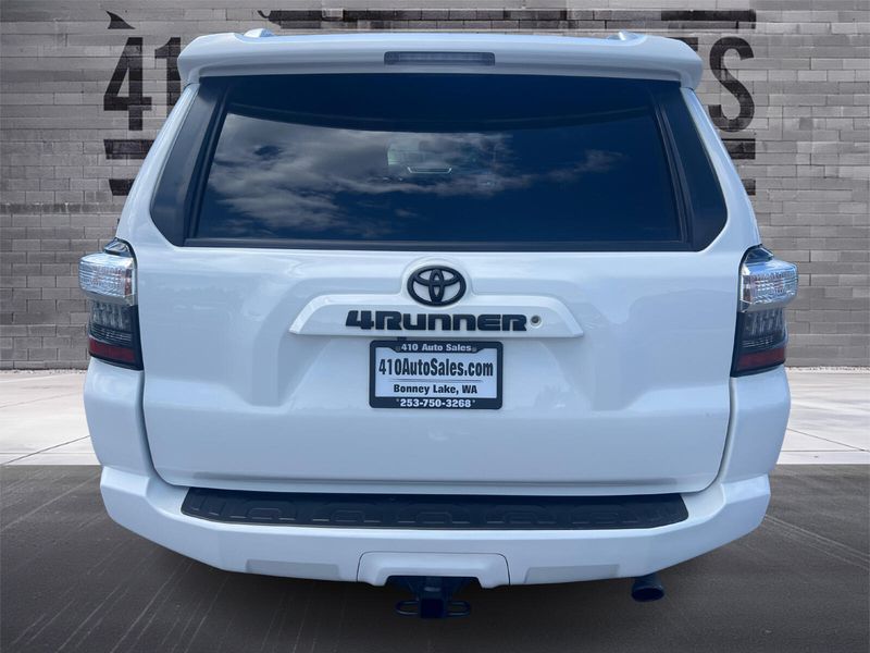 2016 Toyota 4Runner SR5 Premium photo 2