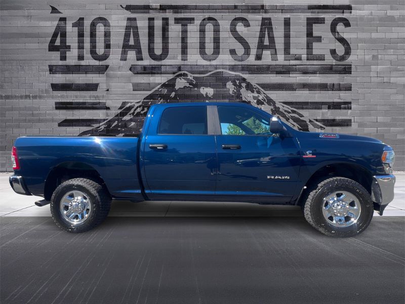 2022 Ram 2500 Big Horn Crew Cab Upper Image 2