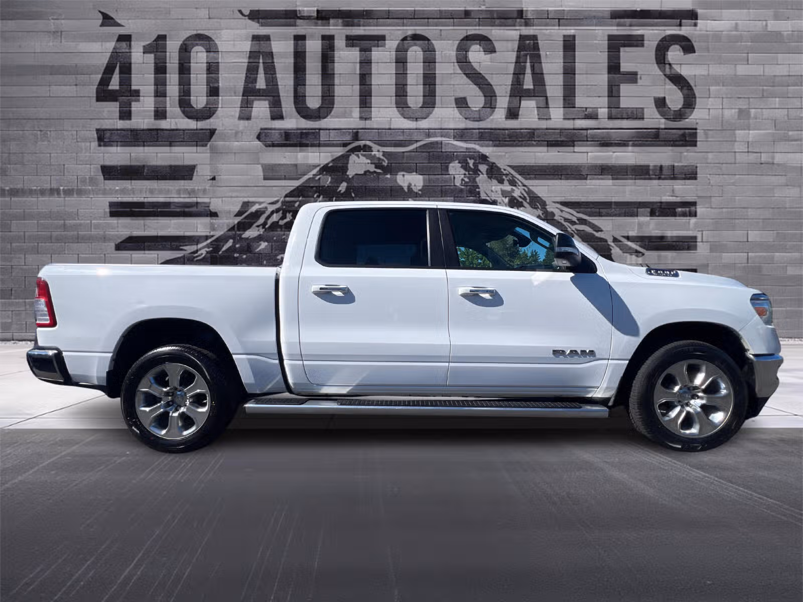 2019 RAM 1500 BIG HORN CREW CAB 4X4 Upper Image 2