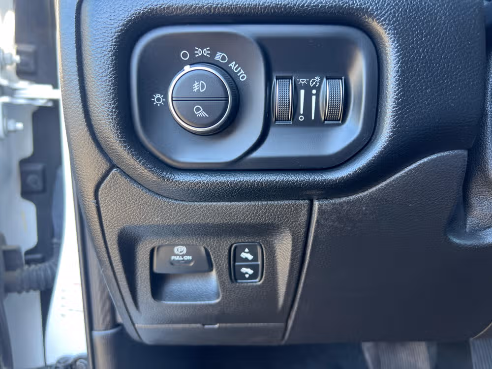 2019 RAM 1500 BIG HORN CREW CAB 4X4 Image 21