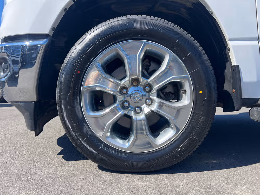 2019 RAM 1500 BIG HORN CREW CAB 4X4 Image 10