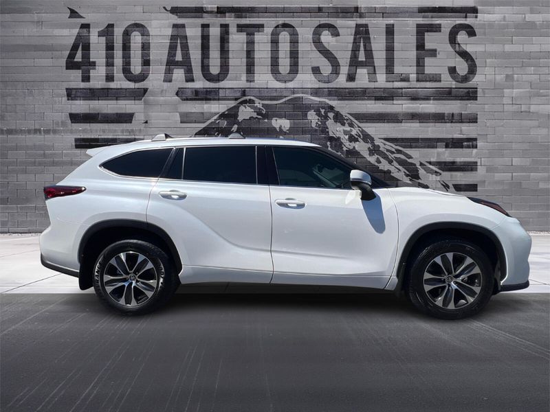 2020 TOYOTA HIGHLANDER XLE Upper Image 2