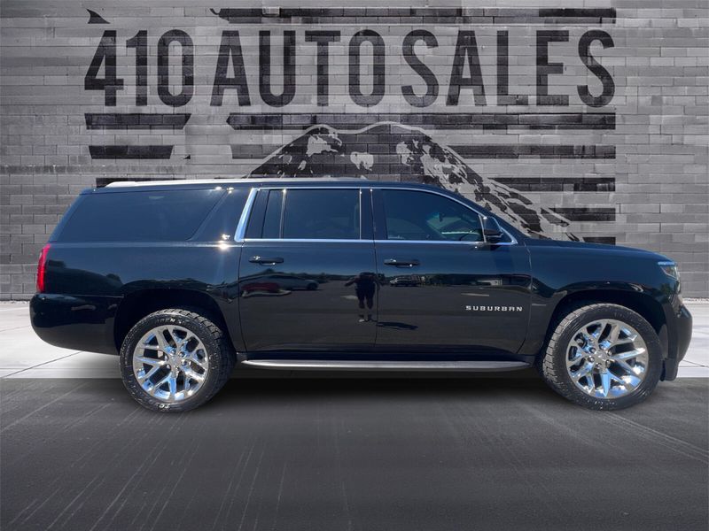 2019 CHEVY SUBURBAN LT Upper Image 2